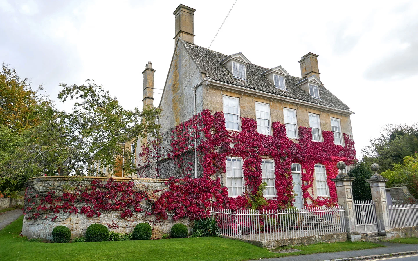 Autumnal house in Broadway