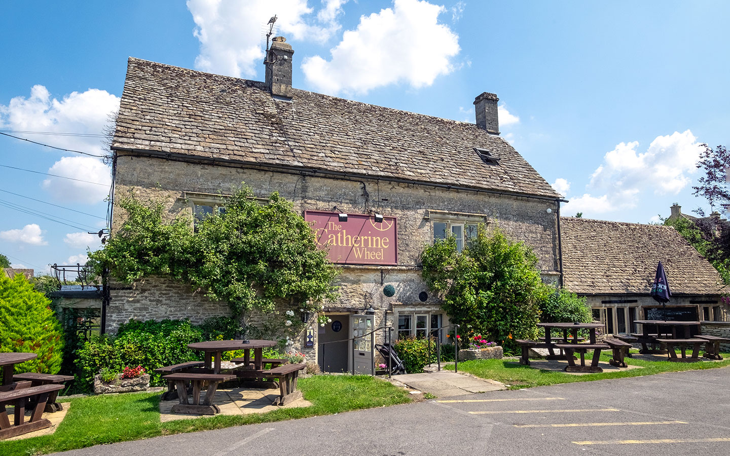 The Catherine Wheel pub in Bibury