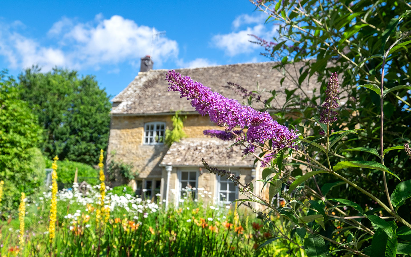 Pretty cottages in Upper Slaughter in the Cotswolds