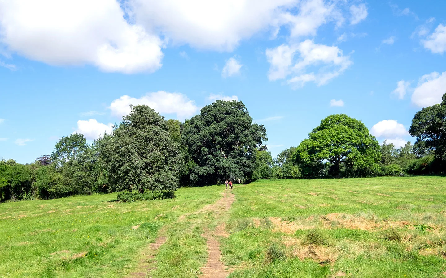 The path between Upper and Lower Slaughter walk in the Cotswolds