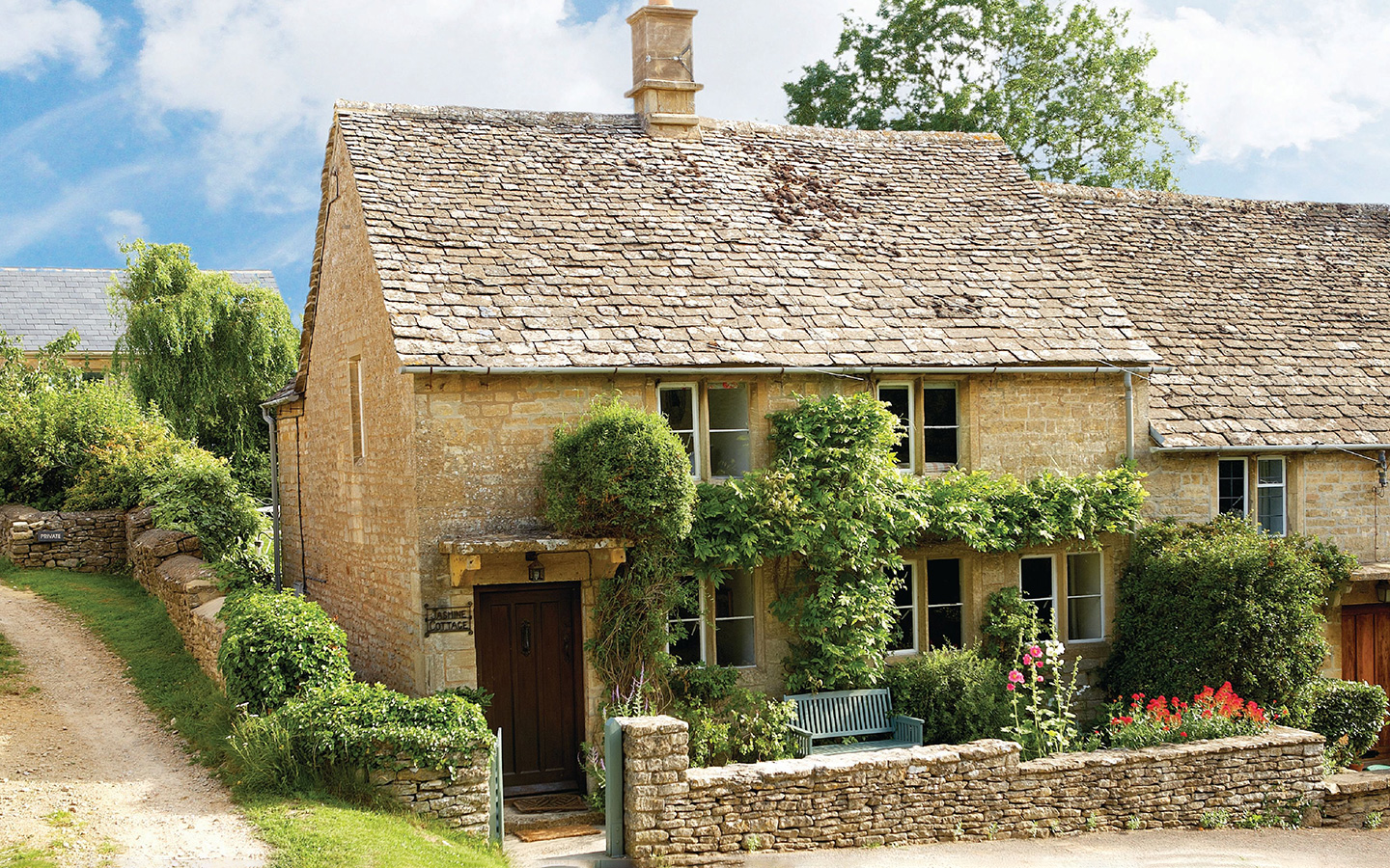 Jasmine Cottage &ndash; cosy Cotswold cottage with wood burner in Windrush