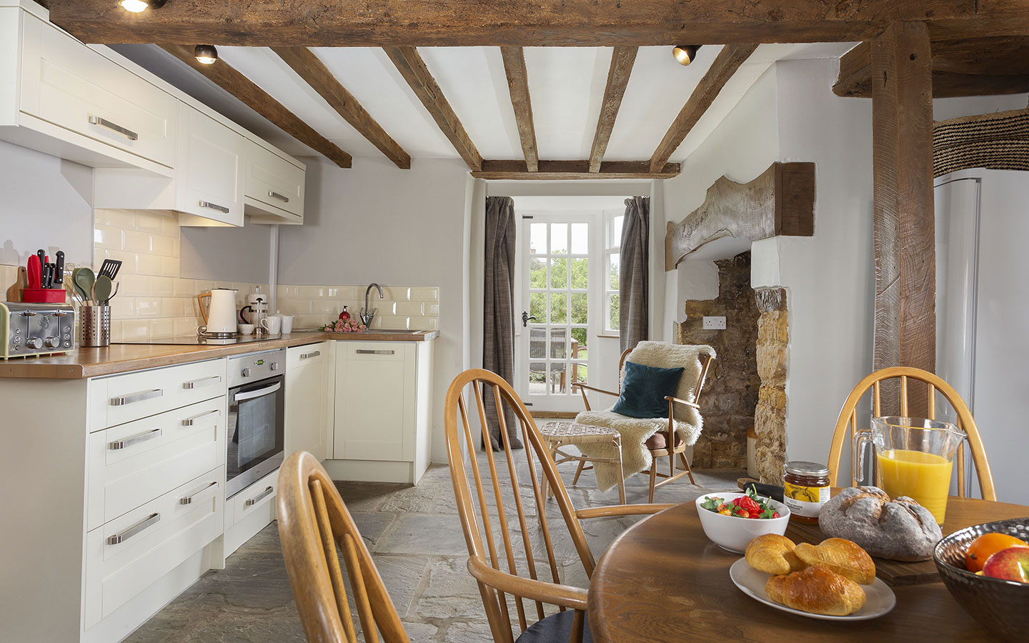 The kitchen-diner at The Old Chequer, Draycott in the Cotswolds