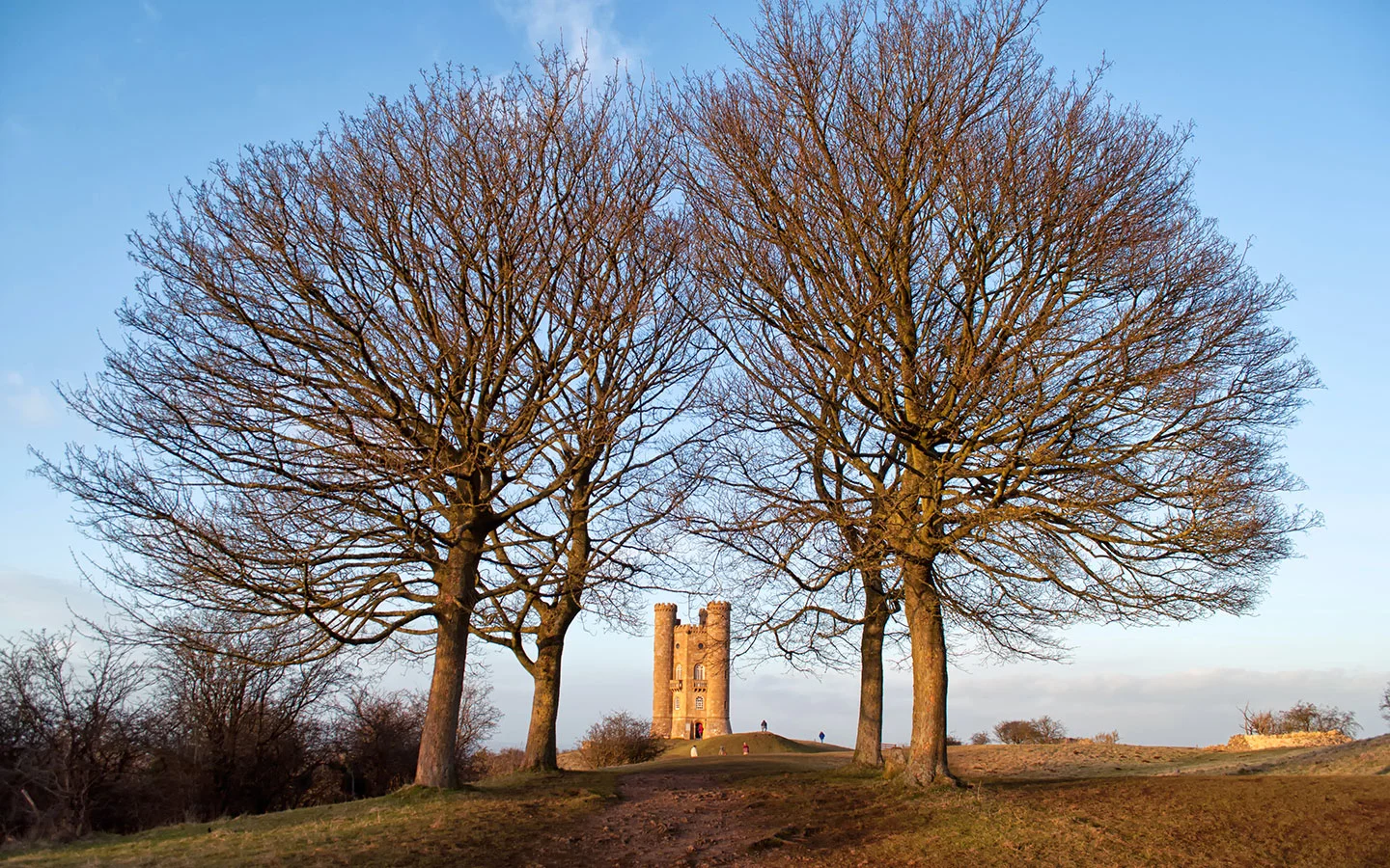 Winter walks to the Broadway Tower