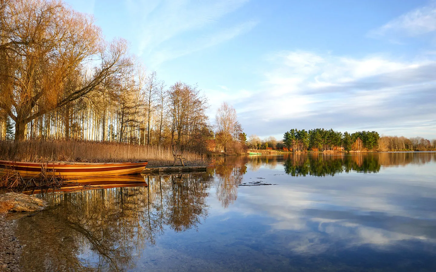 By the Log House Holidays lake in winter