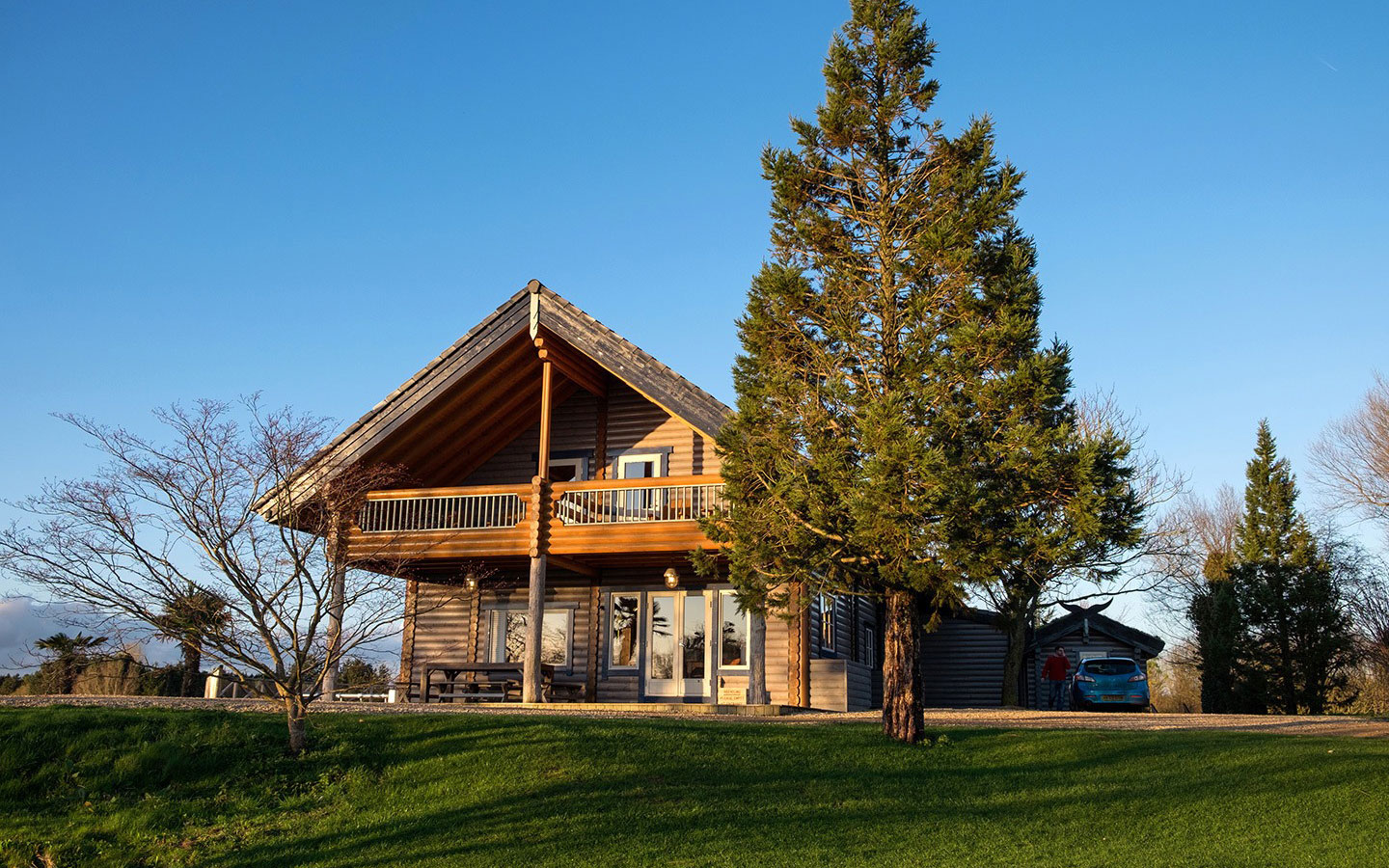 Mayo Landing Cotswold log cabin with hot tub