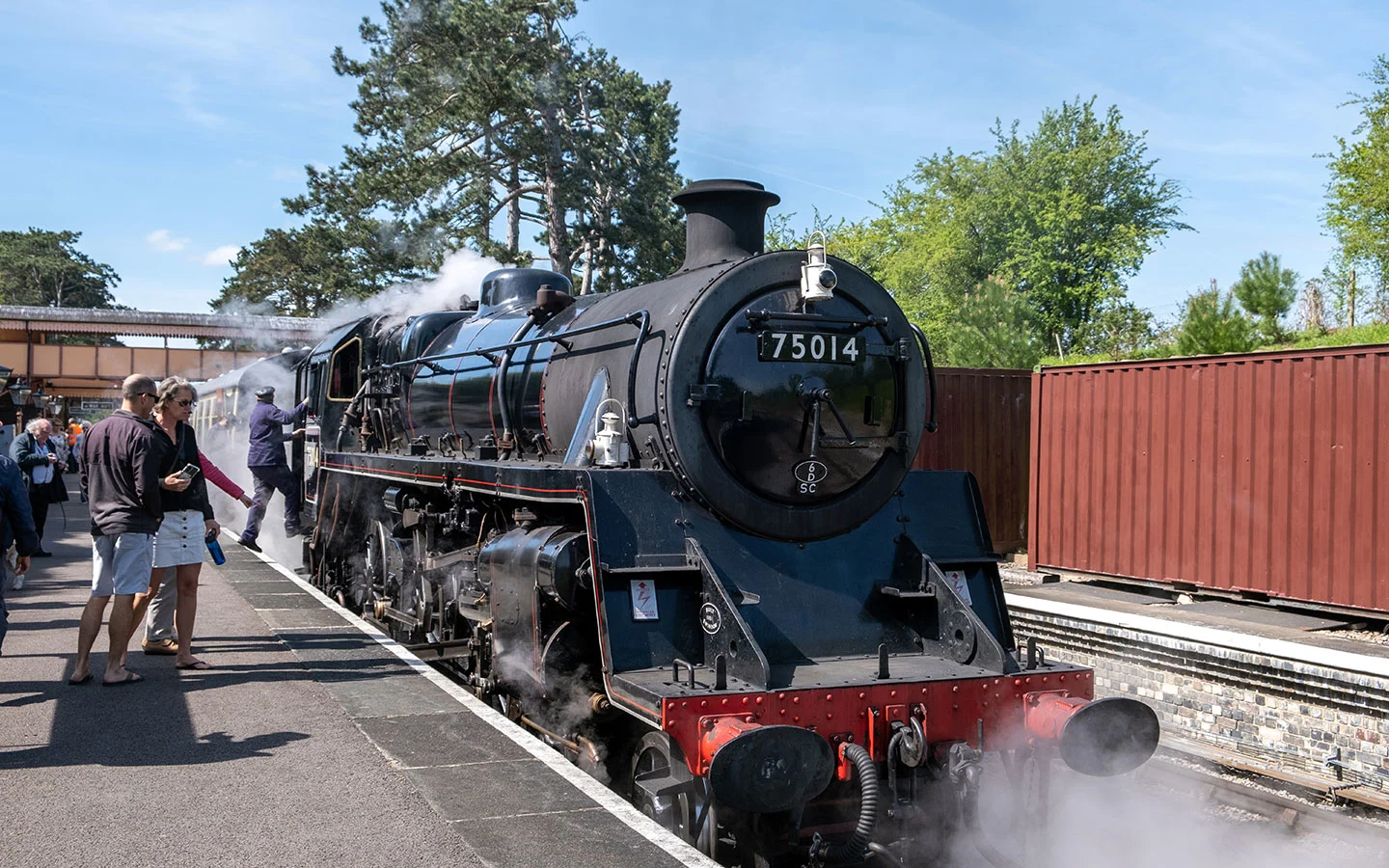 GWSR steam train in Broadway