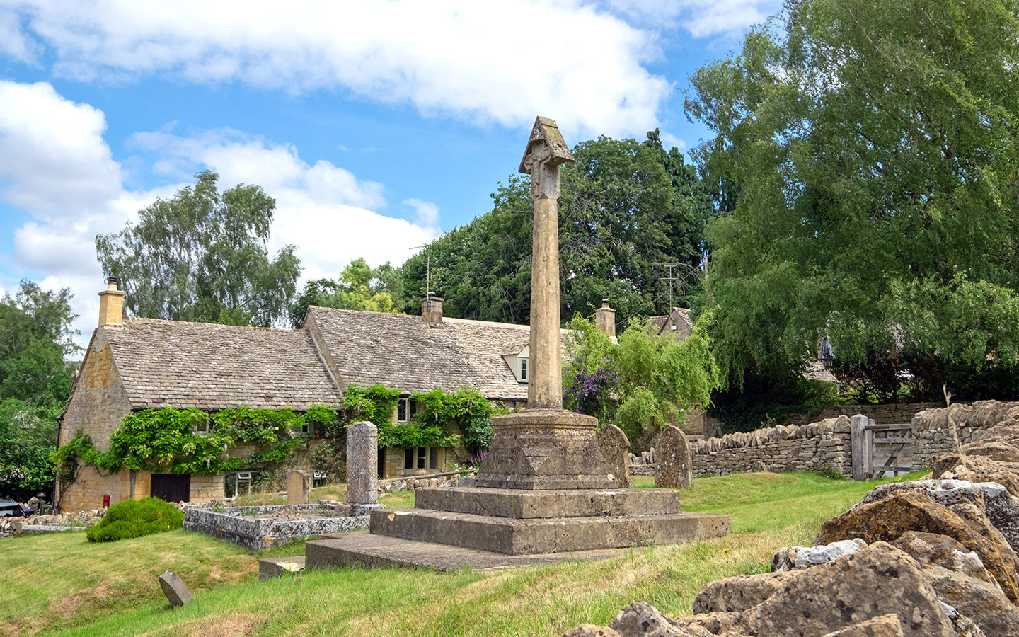 Snowshill village war memorial