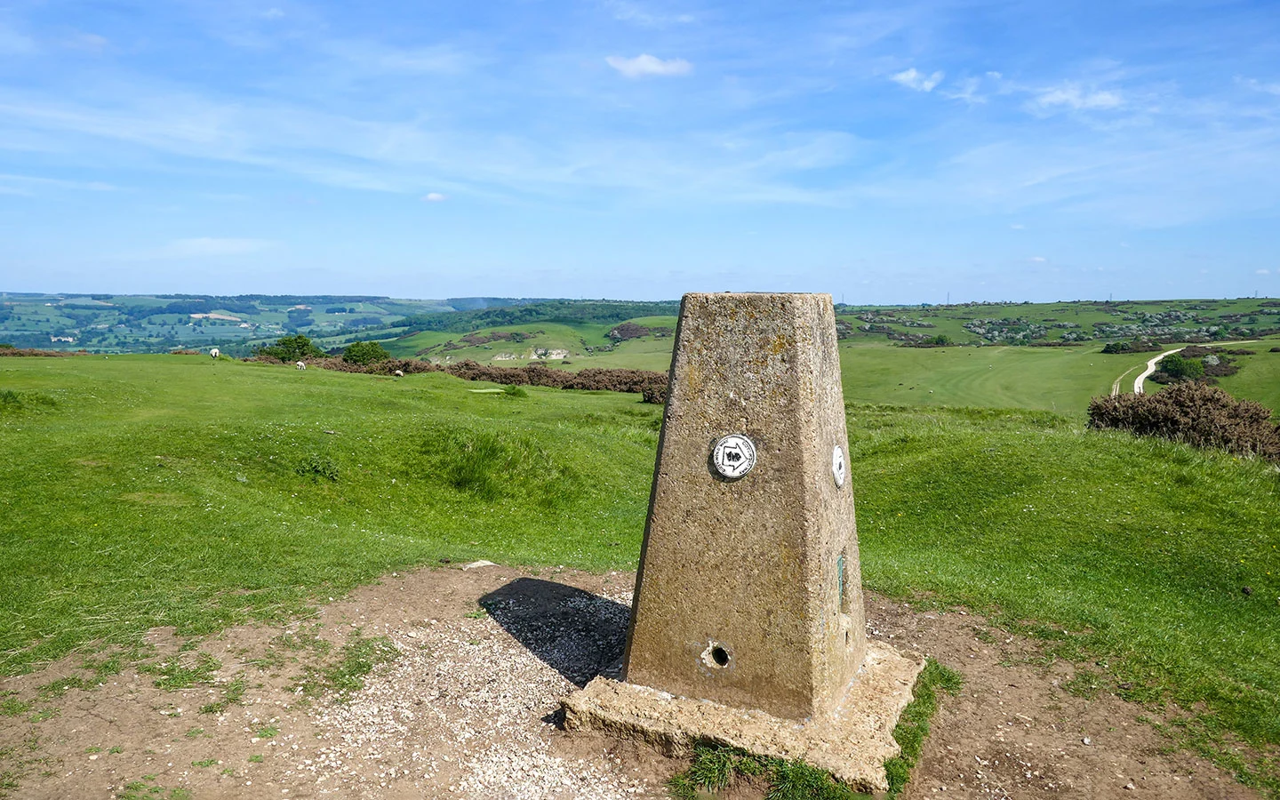 Cleeve Hill Cotswold Way signpost
