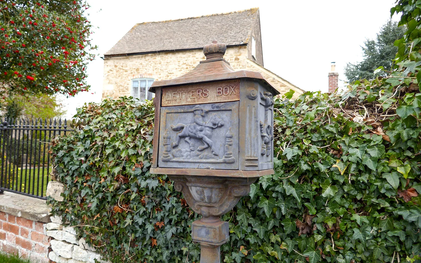 Metal postbox in the Cotswolds