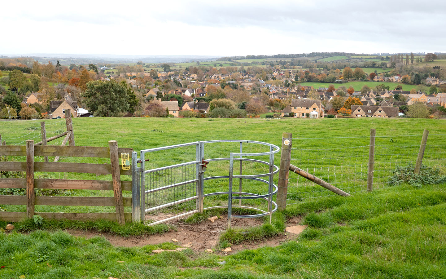 Gate on the Chipping Campden to Dover’s Hill walk in the Cotswolds