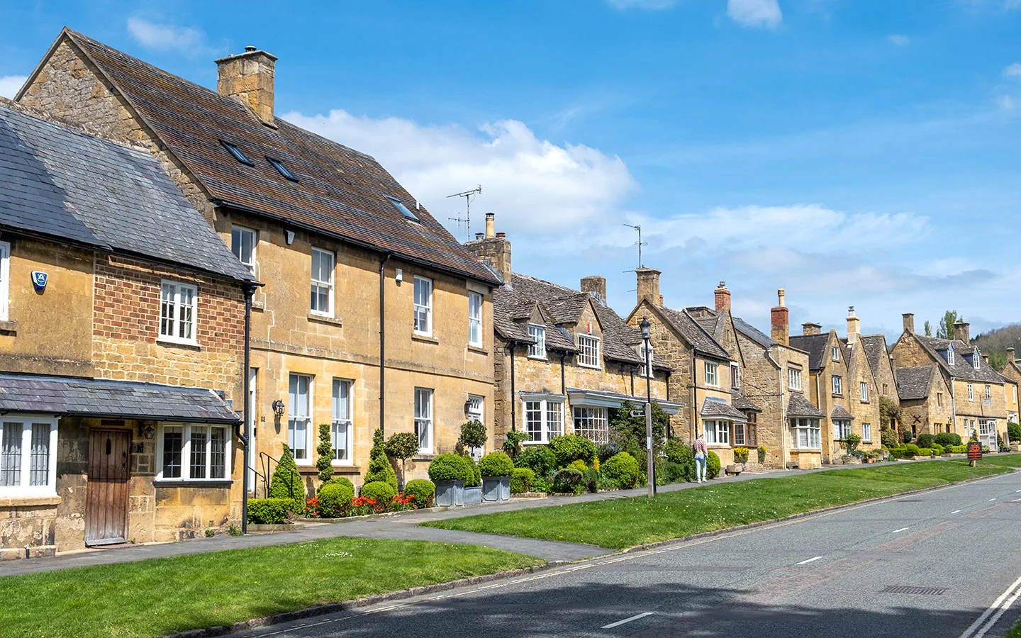 Honey-coloured limestone buildings in Broadway