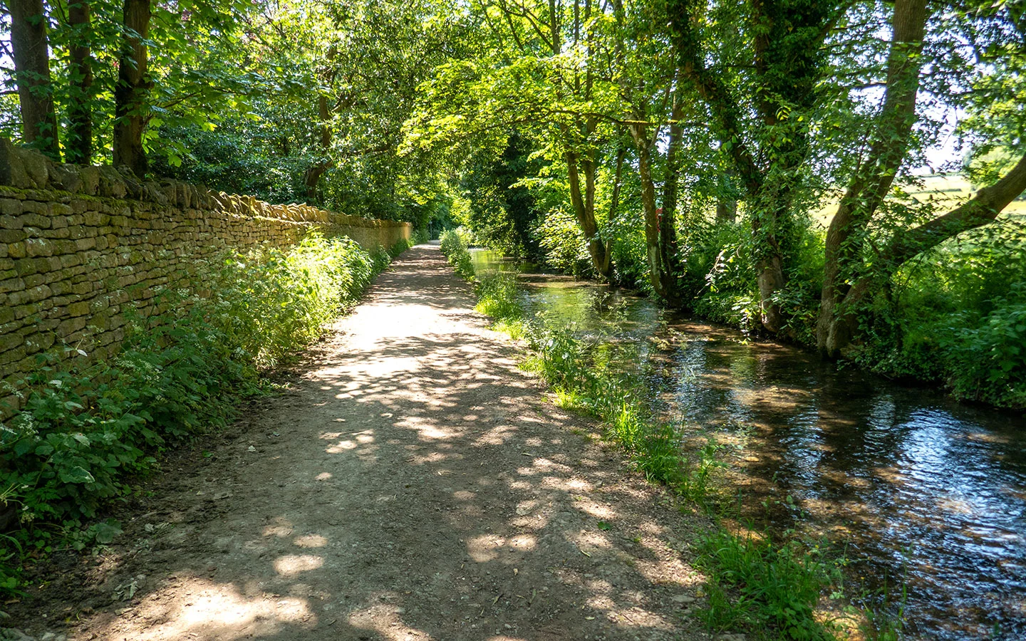 Path along the banks of the River Eye from Lower Slaughter to Bourton-on-the-Water