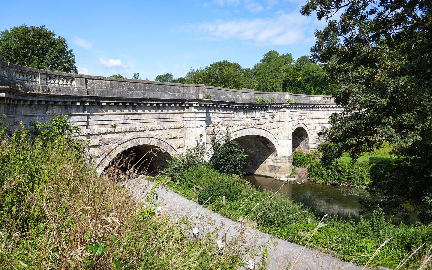 Avoncliff Aqueduct on the Bradford-on-Avon to Bath walk in the Cotswolds 