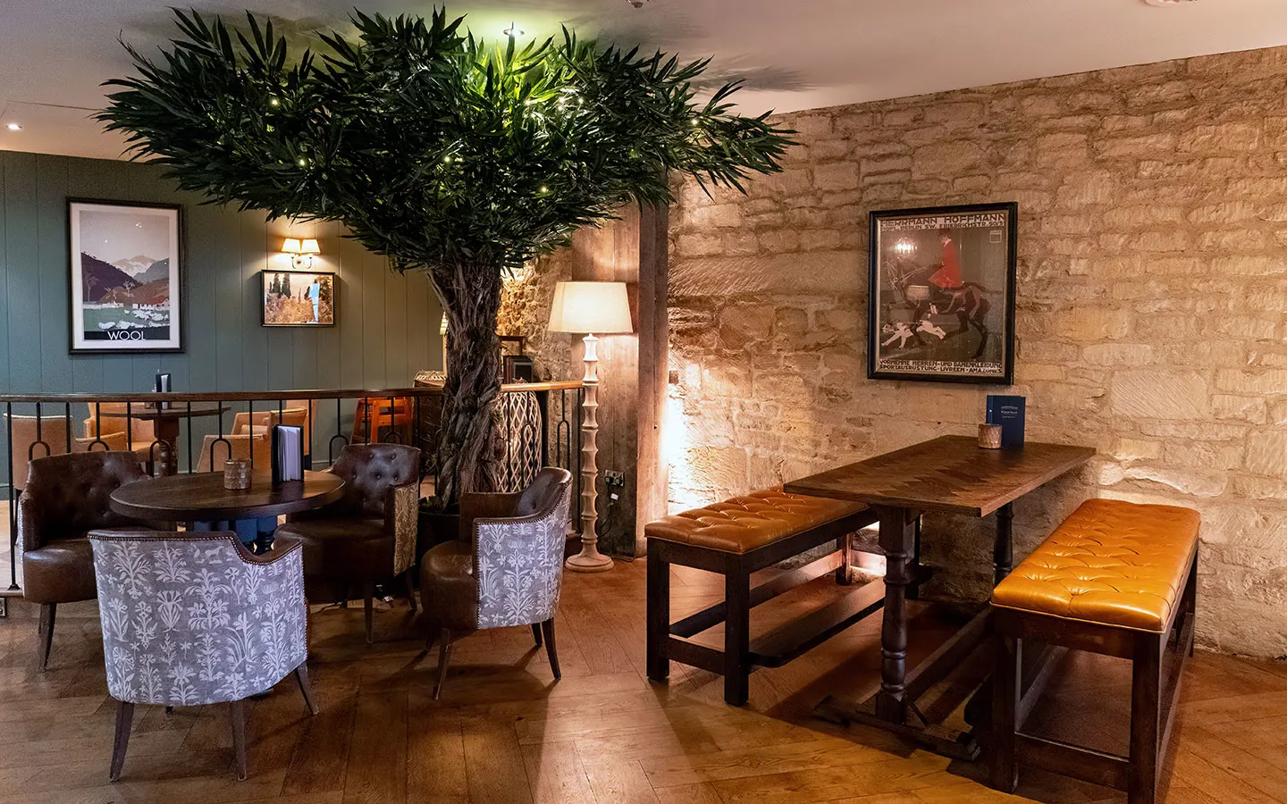 Lobby and lounge at The Kings Head Cirencester