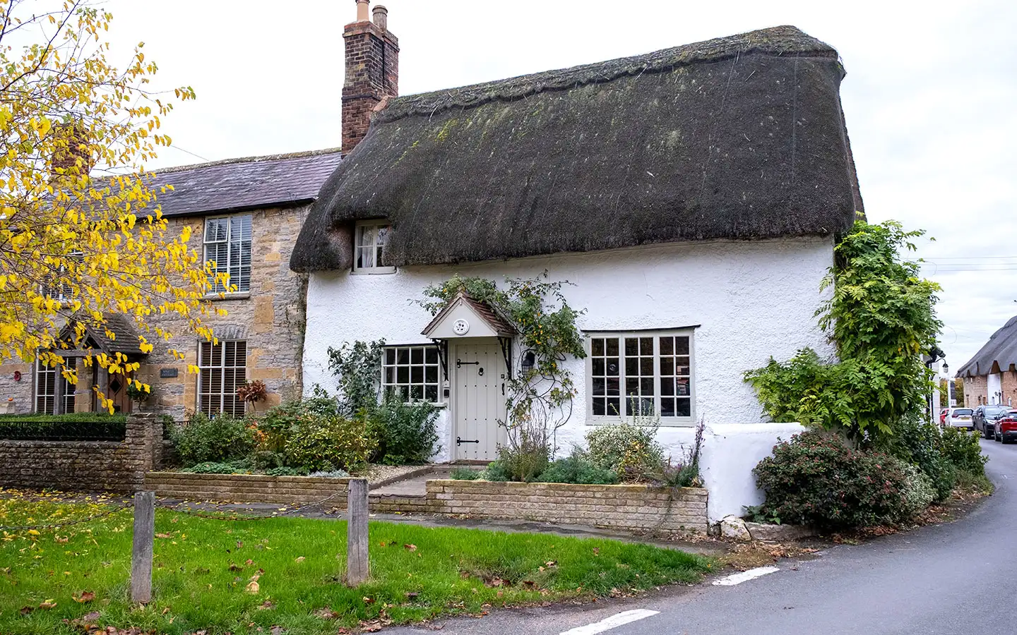 Beautiful whitewashed thatched cottage in Bretforton Worcestershire