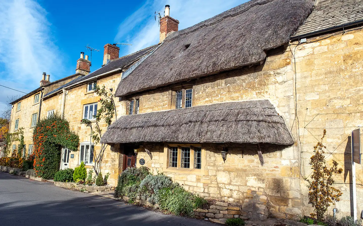 Inglenook Cottage, a picturesque thatched cottage in Broad Campden which is available to rent