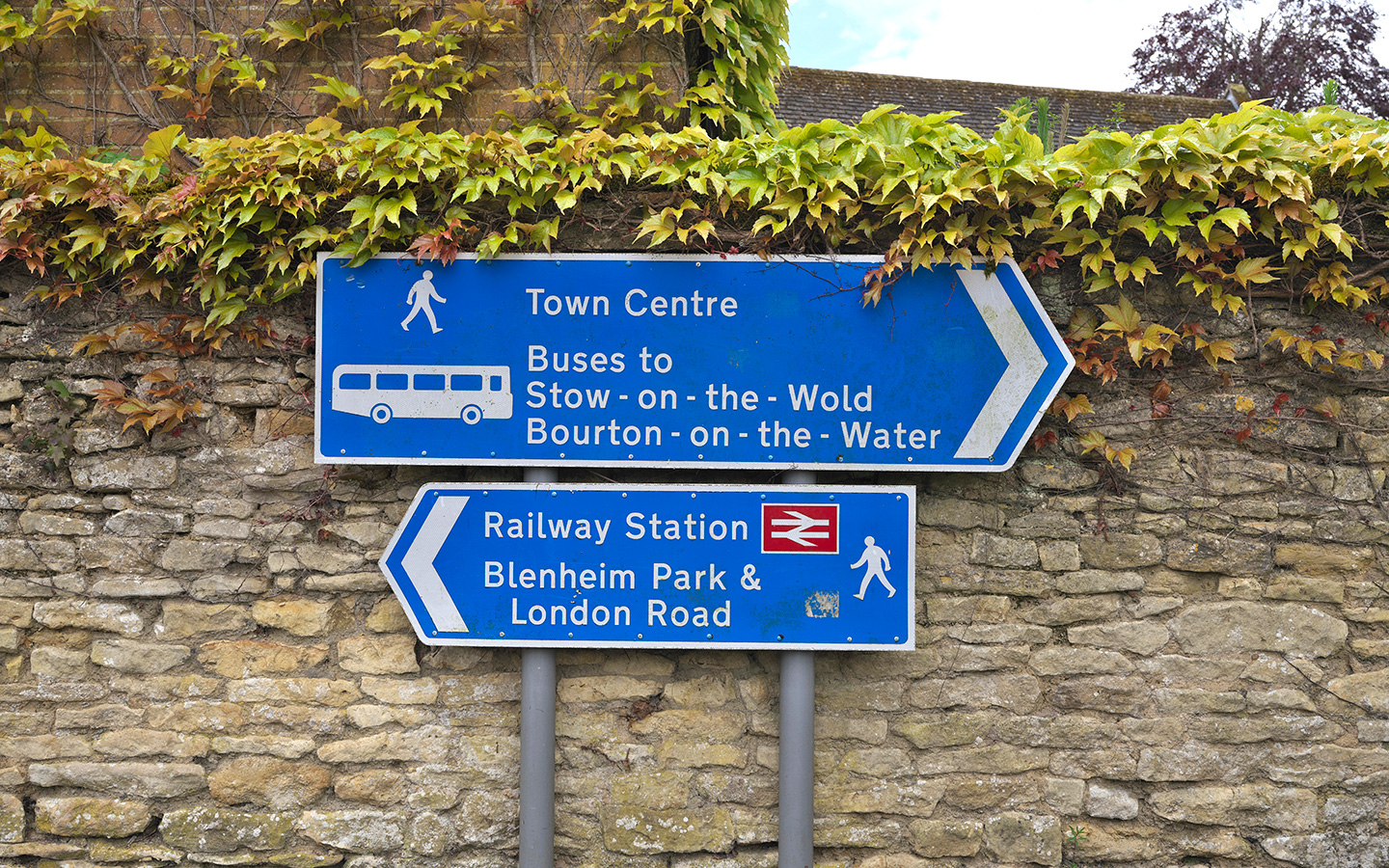 Signpost in Moreton-in-Marsh